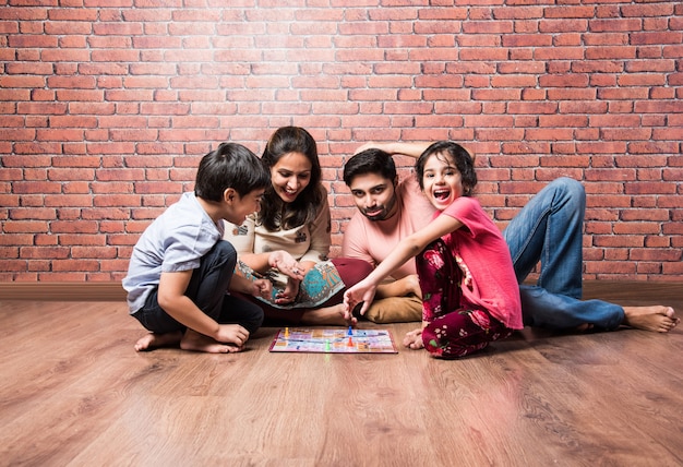 Como fazer jogo de tabuleiro Ludo/jogo para quarentena / 