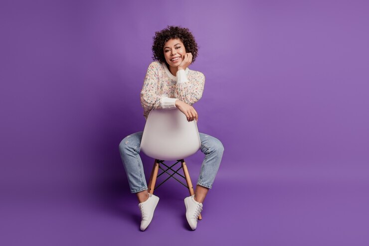 Foto jovem garota africana sorridente.