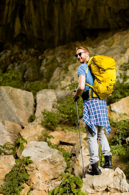 Jovem, hiking