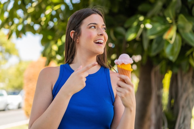 Jovem linda brasileira ao ar livre