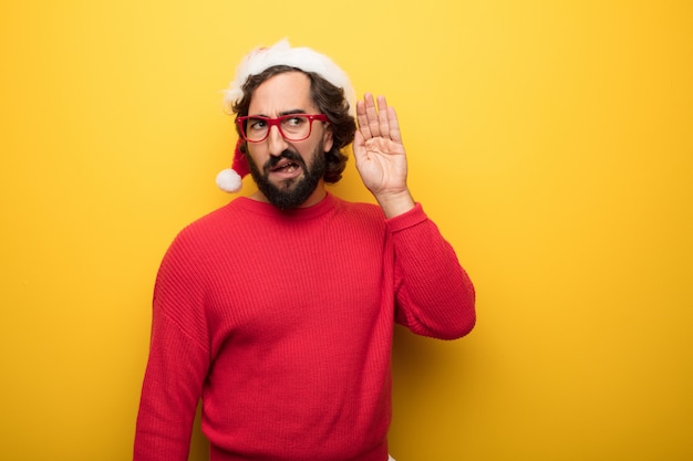 Jovem, louco, barbudo, homem, desgastar, vermelho, óculos, e, papai noel, chapéu