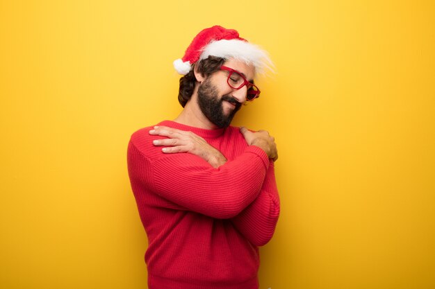 Jovem, louco, barbudo, homem, desgastar, vermelho, óculos, e, papai noel, chapéu