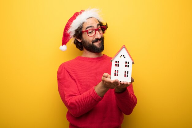 Jovem, louco, barbudo, homem, desgastar, vermelho, óculos, e, papai noel, chapéu