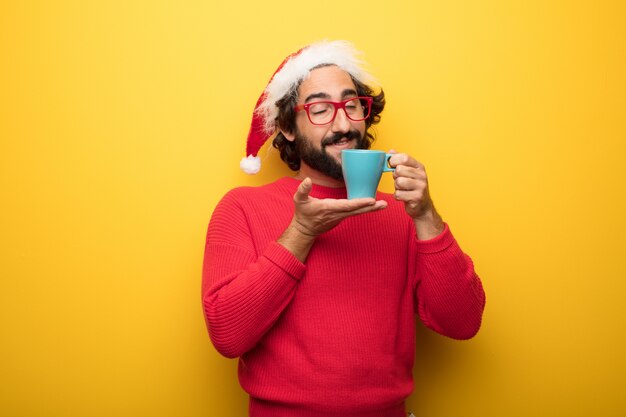 Jovem, louco, barbudo, homem, desgastar, vermelho, óculos, e, papai noel, chapéu