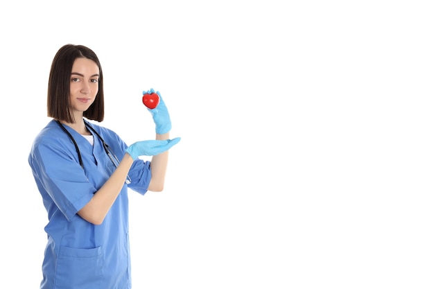 Jovem médica isolada no fundo branco