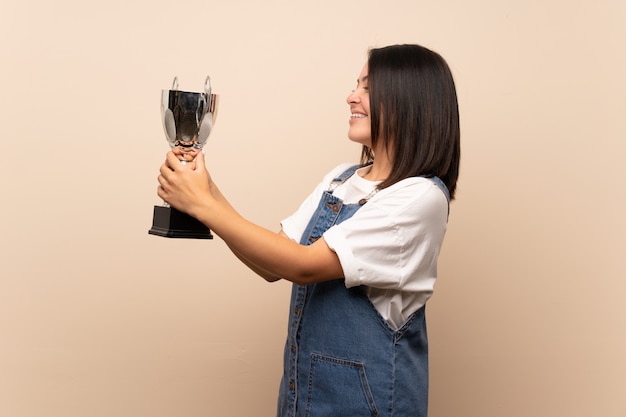 Jovem, mexicano, mulher segura, um, troféu