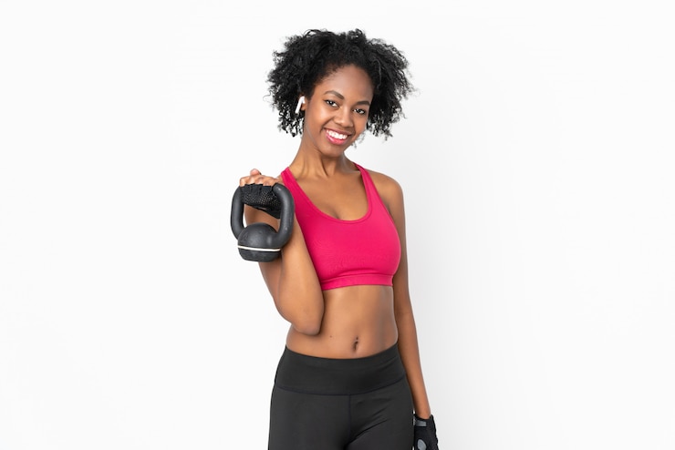 Foto jovem mulher afro-americana isolada no branco