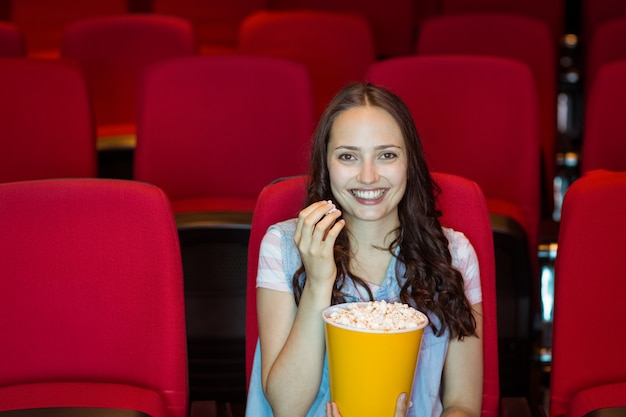 Jovem, mulher, assistindo, filme