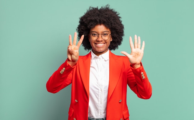 jovem mulher bonita afro