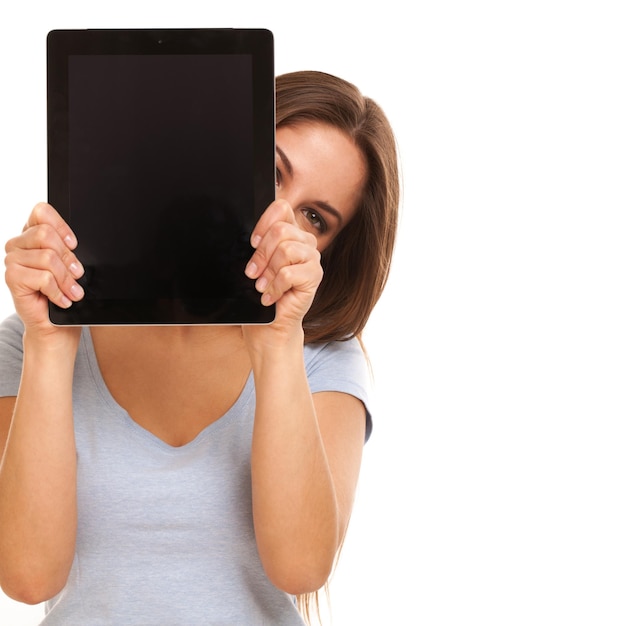 Jovem mulher caucasiana com tablet PC