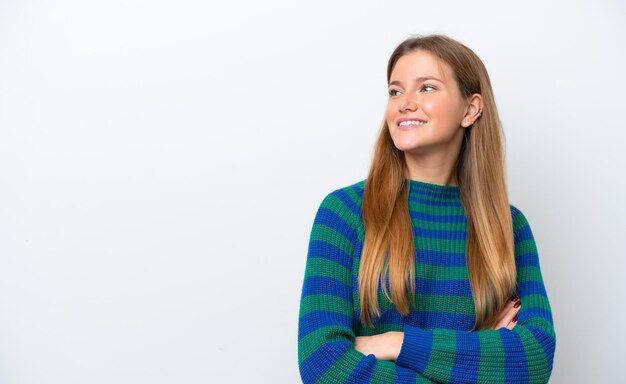 Jovem mulher caucasiana isolada em um fundo branco feliz e sorridente