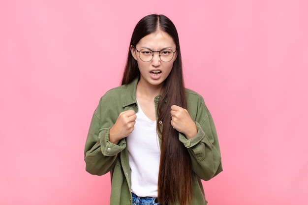 Jovem mulher chinesa bonita