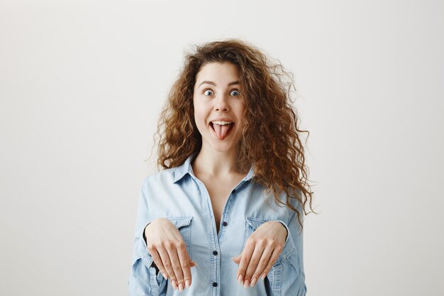 Foto jovem mulher com expressões