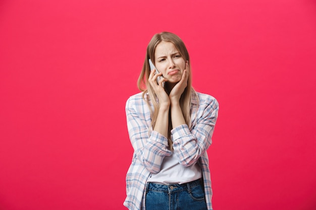 Jovem mulher com expressões