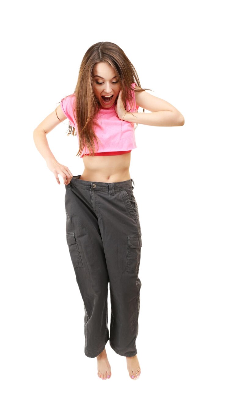 Foto jovem mulher magra usando tapinhas muito grandes isoladas no branco