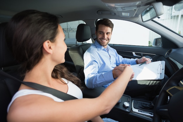 Jovem, mulher, obtenção, condução, lição