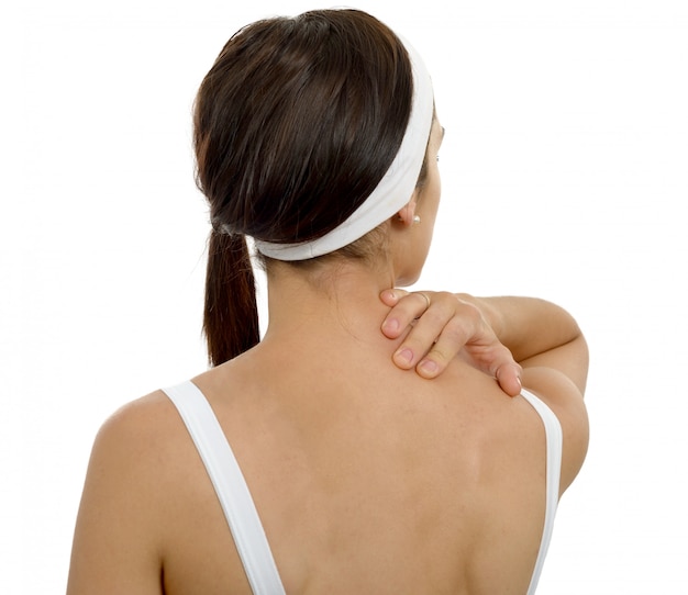 Foto jovem mulher que sofre de dor no ombro