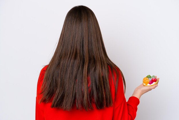 Jovem mulher sobre fundo isolado