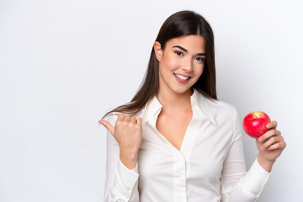 Jovem mulher sobre fundo isolado