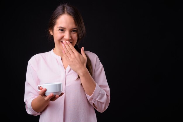 jovem multiétnica linda empresária