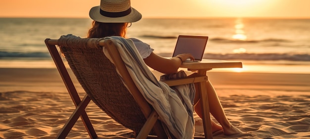 Jovem nômade digital freelancer sentada na praia com laptop ao pôr do sol Criado com tecnologia Generative AI