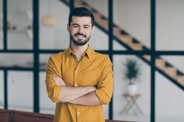 Jovem retrato em casa