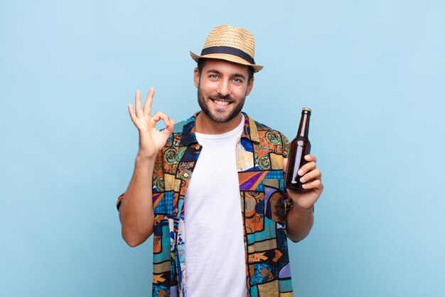 Jovem se sentindo feliz, relaxado e satisfeito, mostrando aprovação com gesto de ok, sorrindo