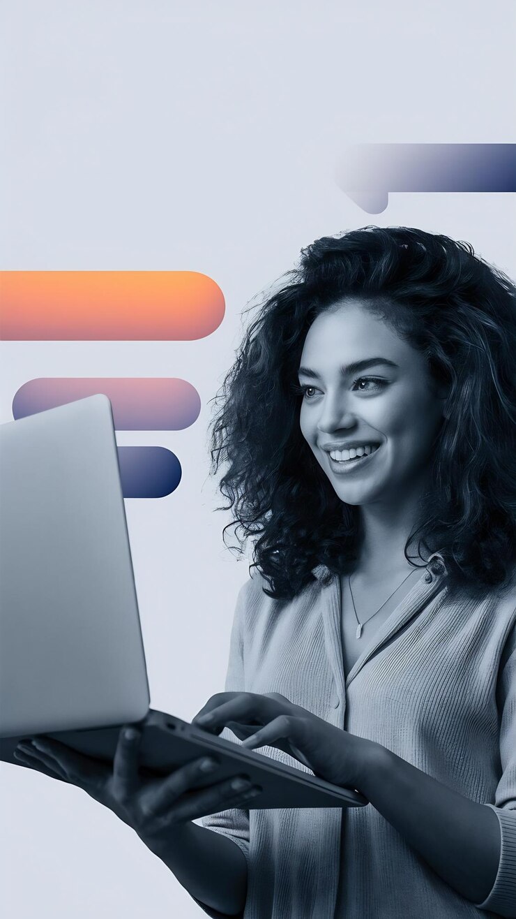 Foto jovem senhora bonita com cabelos encaracolados mostrando computador portátil isolado