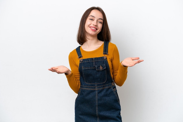 Jovem ucraniana isolada no fundo branco feliz e sorridente