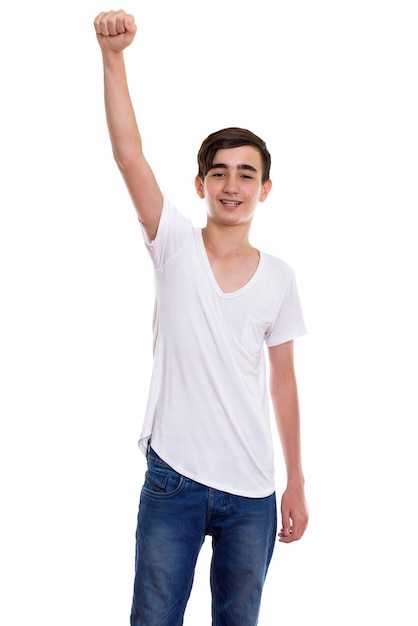 Joven adolescente persa feliz sonriendo con el brazo