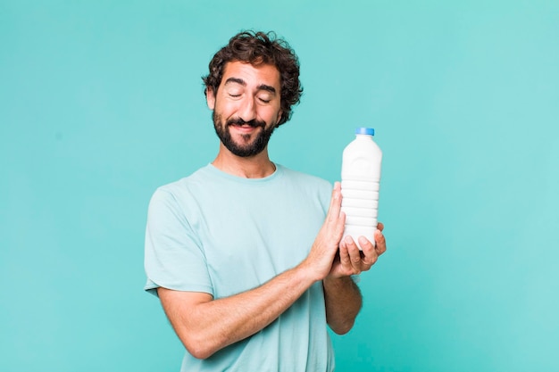 Joven adulto hispano loco con una botella de leche