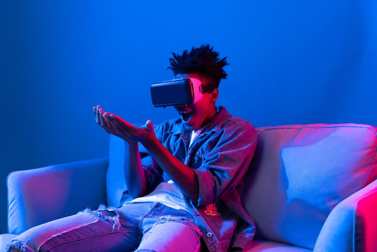 Foto joven africano mirando vr viendo d señalando objeto interesante invención
