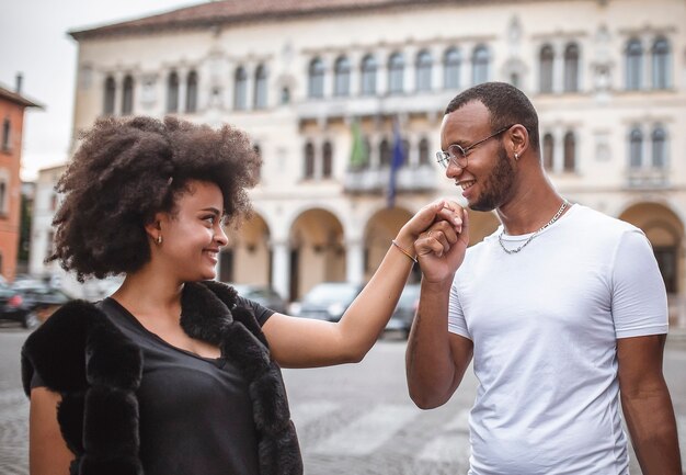 Joven, africano, pareja, enamorado