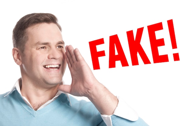 El joven anuncia declara fake