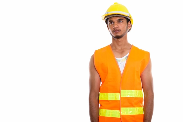 Foto joven apuesto trabajador de la construcción indio