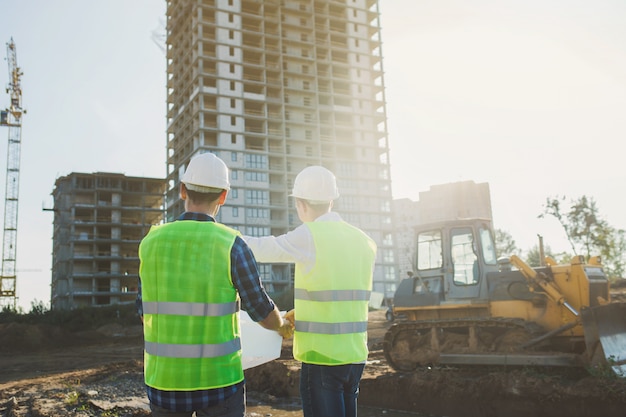 joven arquitectos o ingenieros