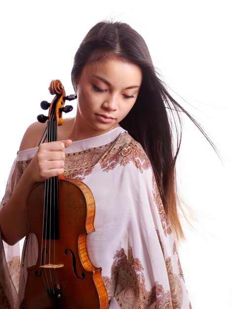 Joven asiática con violín