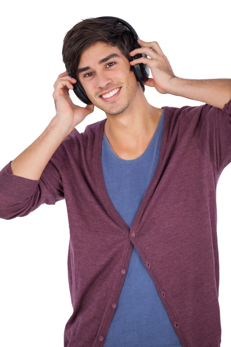 Foto joven con auriculares