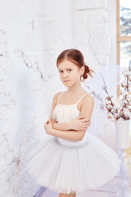 Joven bailarina se prepara para un ballet