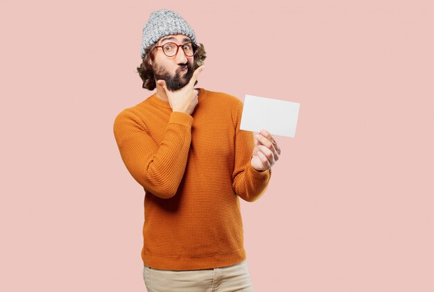 Joven barbudo con una pancarta.