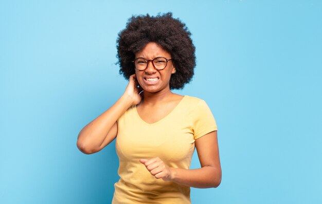 joven, bastante, mujer negra, hacer, un, gesto