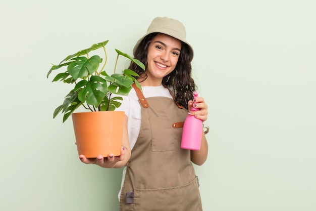 Foto joven bonita mujer hispana jardinero o granjero concepto con plantas