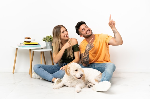 Joven, caucásico, pareja, con, perro