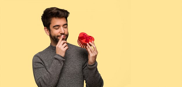 Joven celebrando el día de San Valentín