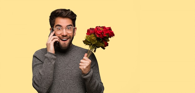 Joven celebrando el día de San Valentín