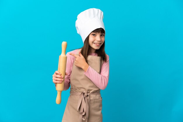 Joven chef sobre fondo aislado