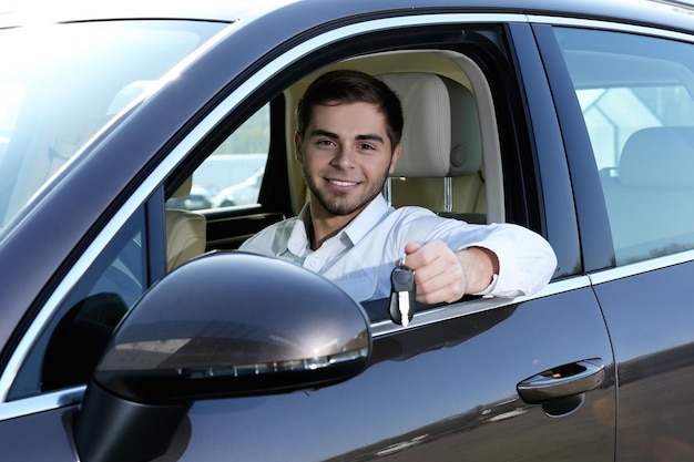 joven, en coche