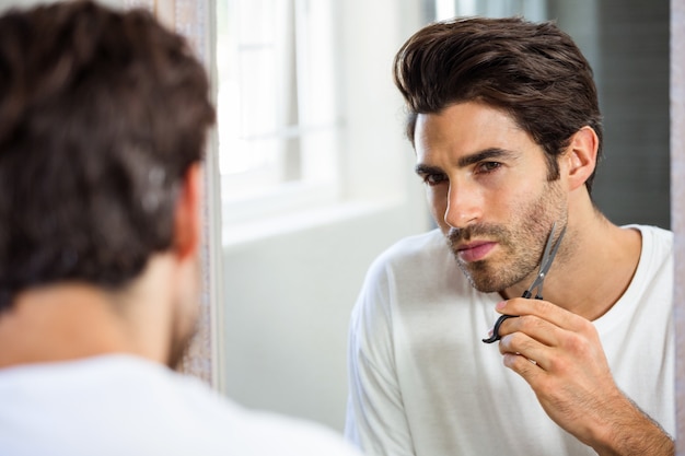 Foto joven, corte, barba