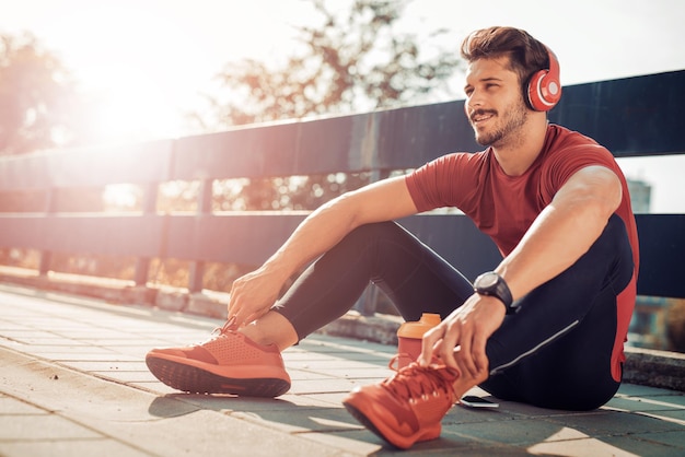 Joven deportista jogger entrenando