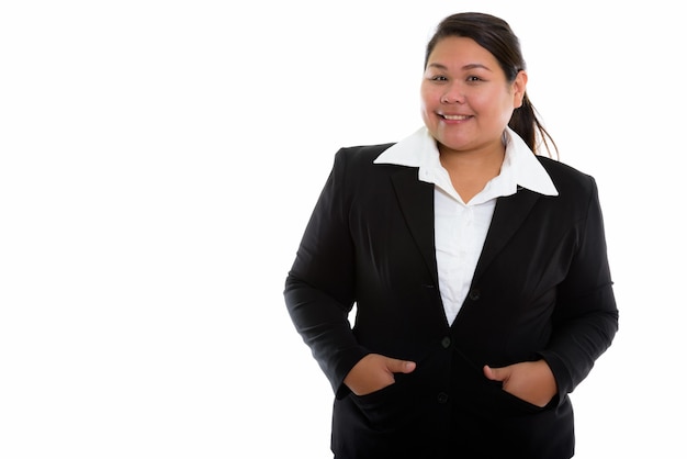 Joven empresaria asiática gorda feliz en traje formal